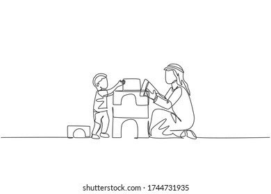 Un dibujo de una sola línea de un joven padre árabe jugando en bloque puzzle casa de ladrillo de espuma con un hijo en la ilustración del vector del hogar. Feliz concepto de paternidad de la familia musulmana islámica. Diseño continuo de traza de líneas