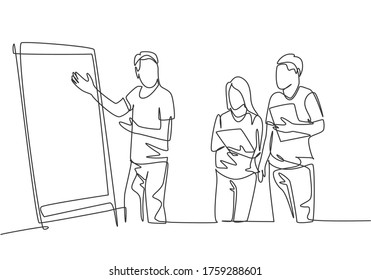 One single line drawing of young happy startup members discussing company growth and writing at flip chart. Business presentation concept continuous line graphic draw design vector illustration