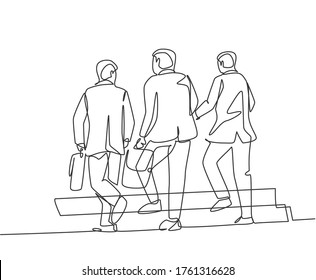 Un dibujo de una sola línea de jóvenes hombres de negocios discutiendo el trabajo mientras caminan juntos por la calle de la ciudad a la oficina. Ilustración vectorial del diseño de líneas continuas de los trabajadores urbanos de los desplazamientos diarios