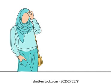 One single line drawing of young happy beauty muslimah girl with head scarf carrying purse bag. Cute Asian women model in trendy hijab fashion concept continuous line draw design vector illustration