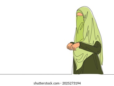 Un dibujo de una sola línea de jóvenes hermosos y hermosos musulmanes del medio oriente usando burka con velo. Belleza tradicional Mujer árabe niqab concepto traza de línea continua diseño vector ilustración