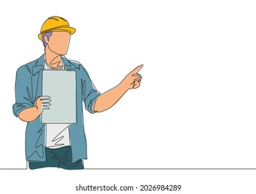 Un dibujo de una sola línea de un joven jefe de la construcción que da instrucción a un miembro del equipo. El concepto del servicio de renovación de la casa de huéspedes. Ilustración de dibujo de línea continua
