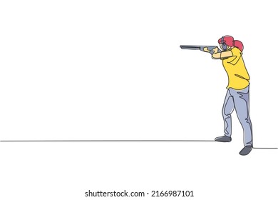Una sola línea dibujando a una joven practicando para disparar a distancia en el entrenamiento de tiro ilustración gráfica de vector en el terreno. El concepto de deporte de tiro con paloma de arcilla. Diseño de traza de línea continua moderna
