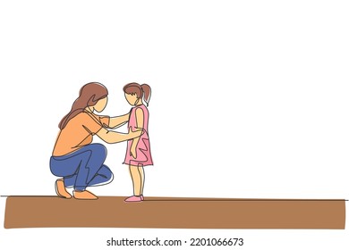 One single line drawing of young happy mom giving some wise advice talk to her daughter at home vector illustration. Parenting education. Family parenthood concept. Modern continuous line draw design