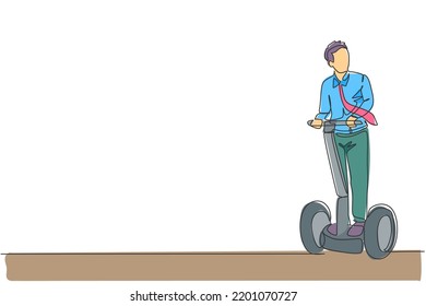 Una sola línea dibujando a un joven trabajador energético montando el balance de dos ruedas en la ilustración del vector de la oficina. Transporte futuro. El concepto de deporte de estilo de vida saludable. Diseño de traza de línea continua moderna