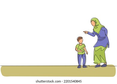 One single line drawing of young Islamic mother talk to her son and reprimand about his attitude vector illustration. Happy Arabian muslim family parenting concept. Modern continuous line draw design