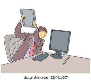 Un dibujo de una sola línea de un joven y furioso trabajador hombre listo para aplastar el monitor usando la carpeta de archivos. Sobrecarga de trabajo en el concepto de oficina diseño de trazos de línea continua ilustración vectorial gráfica