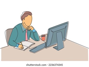 Un dibujo de una sola línea de un joven hombre de negocios pensante sentado mirando la pantalla de la computadora para analizar la empresa de datos. Concepto de escritura de análisis de negocio diseño de línea continua de dibujo ilustración vectorial