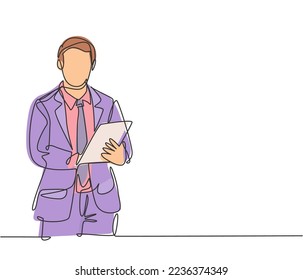 One single line drawing of young happy male worker standing while write business lesson from mentor on paper at clipboard. Business workshop concept. Continuous line draw design vector illustration