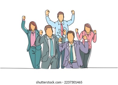Un dibujo de una sola línea de jóvenes y trabajadoras felices que se paran formando un círculo juntos. Concepto de celebración del trabajo en equipo de negocios diseño de trazos de línea continua ilustración vectorial