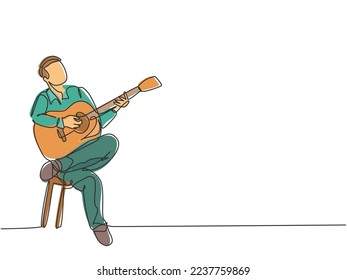 One single line drawing of young happy male guitarist playing acoustic guitar while sitting on chair. Modern musician artist performance concept continuous line draw design vector illustration graphic