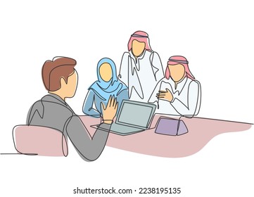 One single line drawing of young happy muslim businessmen get business coaching from consultant. Saudi Arabia cloth veil, headscarf, thobe, hijab. Continuous line draw design vector illustration