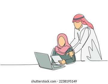 One single line drawing of young happy muslim couple manager teach to analyze data from database. Saudi Arabia cloth kandora, headscarf, thobe, hijab. Continuous line draw design vector illustration