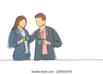 Un dibujo de una sola línea de jóvenes oficinistas hombres y mujeres posan juntos mientras sostienen una taza de café. El concepto de vida en la oficina laboral. Ilustración vectorial de dibujo de línea continua