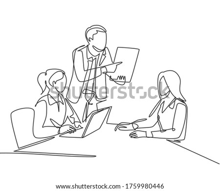 One single line drawing of young business man presenting company growth by showing increase sales graph on tablet screen. Startup meeting concept trendy continuous line draw design vector illustration