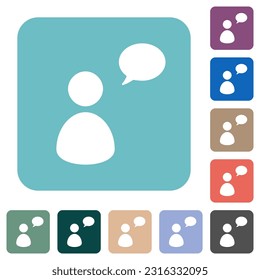 Eine sprechende Person mit ovalen, soliden, weißen, flachen Symbolen auf buntem, quadratischem Hintergrund