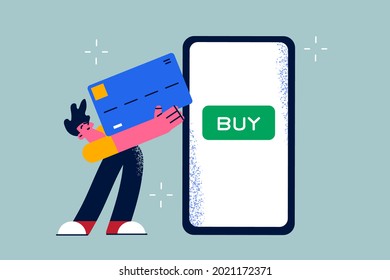 Concepto de pago en línea y comercio electrónico. Cliente comprador joven de pie y portando una enorme tarjeta de crédito cerca de la pantalla del smartphone con la compra de la ilustración del vector de página