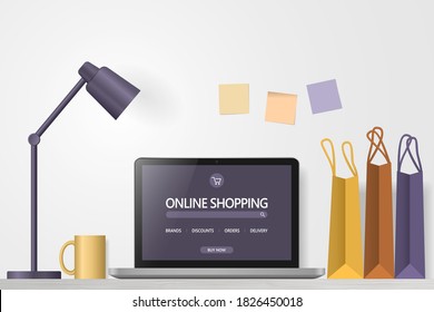 Concepto de compras en línea. Sitio web de tienda en línea en pantalla de computadora. Espacio de trabajo con portátil y bolsas de compras. Ilustración del vector