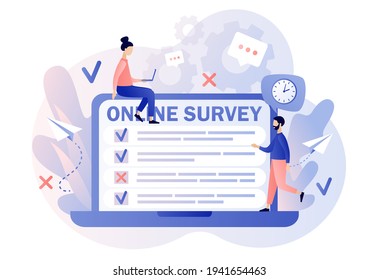 Concepto de encuesta en línea. Pequeñas personas llenando el formulario de encuesta en línea en una laptop. Servicio de comentarios. Encuesta por Internet, cuestionario, clientes votando Estilo moderno de dibujos animados planos. Ilustración del vector
