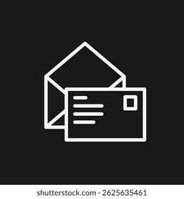 Sobre abierto con una carta o postal que muestra las líneas de dirección y un área de sello, que representa la comunicación y el correo en un fondo oscuro