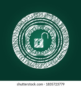icono de bloqueo abierto dentro del emblema de pizarra en la pizarra negra. 
