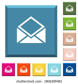 Abrir iconos blancos de correo en botones cuadrados de borde en varios colores de moda