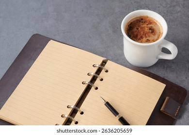 Abra a página do notebook com uma xícara de café e uma caneta, Vetor