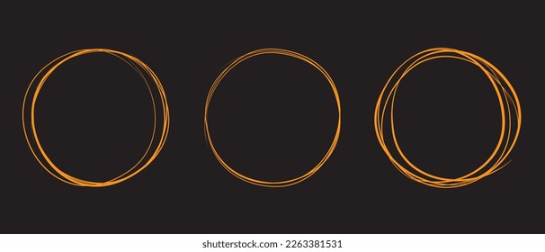 Conjunto dibujado a mano de la línea de círculo naranja. Resaltar el círculo de dibujo a mano aislado en el fondo. Círculo redondo escrito a mano. Para marcar texto, nota, icono de marca, número, lápiz de marcadores, revisión de lápiz y texto, vector