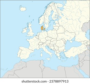 Mapa nacional naranja CMYK de DINAMARCA dentro del detallado mapa político beige en blanco del continente europeo con ríos y lagos en fondo azul usando proyección Mercator