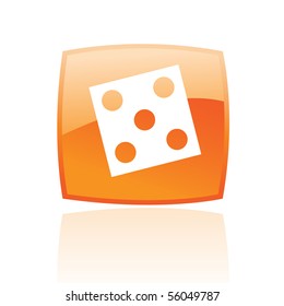 Orangefarbene Würfel einzeln auf Weiß