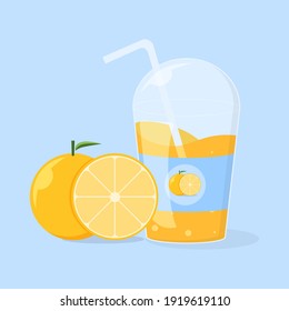 bebida naranja en tazas de plástico. dos naranjas en el lateral como símbolo y dos naranjas en la etiqueta central del vidrio. fondo azul. diseño vectorial