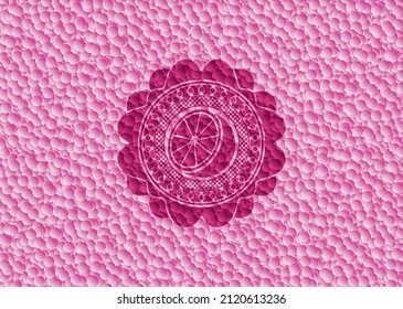 icono naranja dentro del emblema rosa con fondo de burbujas. Vintage. Ilustración vectorial. Detallado. 