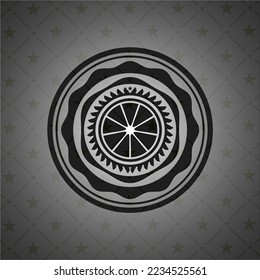 icono naranja dentro de un emblema oscuro realista. 