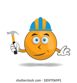 Das Orange Maskottchen wird zum Erbauer. Vektorgrafik