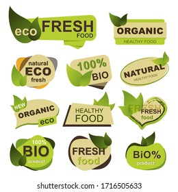 Juegos de insignias de comida orgánica. Comida fresca ecológica natural, productos biológicos y una nutrición saludable pegatinas aisladas. Insignias de agricultura ecológica y producción de alimentos con hojas verdes. Signos vectoriales cultivados naturalmente