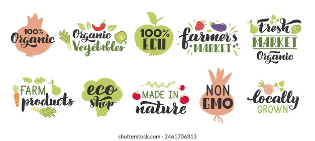 Etiquetas de frutas y verduras ecológicas. Frutas vegetarianas, insignias con letras de vegetales. Productos ecológicos frescos para la tienda de comestibles al por menor o el mercado de agricultores. Conjunto de Vector de pegatinas de alimentos naturales cultivados localmente