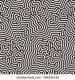 Líneas redondeadas de irregularidad orgánica. Diseño de fondo manos libres abstracto. Patrón blanco y negro sin inconvenientes.