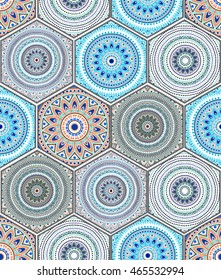 Patrón transparente oriental en estilo de retazos florales coloridos boho chic con mandala en Elementos hexagonales