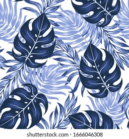 Diseño tropical original sin fisuras con plantas brillantes y hojas sobre un fondo blanco. 
 Patrón hawaiano colorido de verano sin fisuras con plantas tropicales. Hojas tropicales en colores brillantes. 