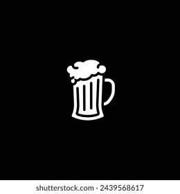Ilustración vectorial original. El icono de una gran taza de cerveza. Dibujado a mano, no AI