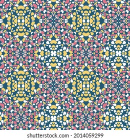 Ornamento con elementos de forma diamantífera azul y blanca y amarilla patentado de mosaico retro, patrón vintage de tejas islamicas.  