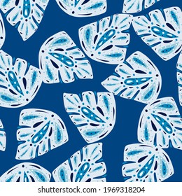 Patrón ornamental sin fisuras con huella foliage de monstera abstracta azul aleatorio. Fondo azul marino brillante. Diseñado para el diseño de tejidos, impresión textil, envoltura, cubierta. Ilustración vectorial.