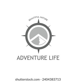 logotipo exterior con concepto de brújula y diseño de montaña.logotipo sencillo