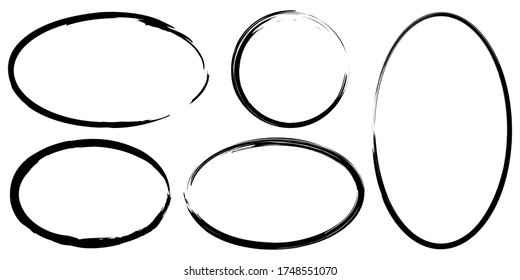 Óvalo dibujado por pincel, pintura negra. Dibujo vectorial de un sucio garabato circular. Foto de stock.