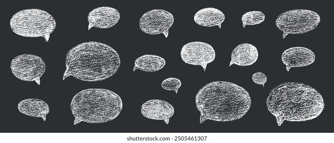 Ovale und runde Kreide, handgezeichnete Sprechblasen-Set. Vektorgrafik mit farbiger Textur auf schwarzem Kreidetafelhintergrund für Designvorlagen, Geschäftspräsentation, Schulbildung. EPS 10