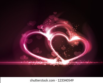 Formas cardíacas semitransparentes sobre el suelo, con efectos claros, forman corazones brillantes enmarcados en tonos rosados, púrpura y rojo sobre fondo rojo oscuro. Contiene elementos de malla de degradado, eps10. Copiar espacio.