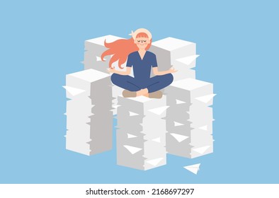 Papel de negocios abrumador por hacer, meditar a la mujer no se distrae por trabajos abrumadores, mujer de yoga tranquila entre montones de papeleo, balance de vida laboral de una mujer de oficina, mujer de negocios se queda tranquila.