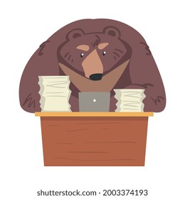 Empresario de oso sobrecargado trabajando en computadora portátil, personaje animal moreno humanizado en empresa Ilustración vectorial de dibujos animados