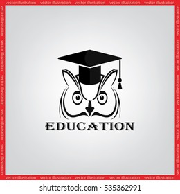 Owl graduate in cap icon. Vector illustration.