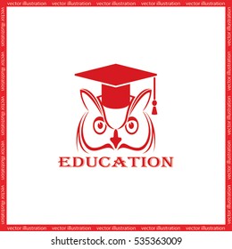 Owl graduate in cap icon. Vector illustration eps10.
